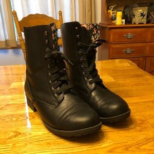 Combat boots size 10 Women